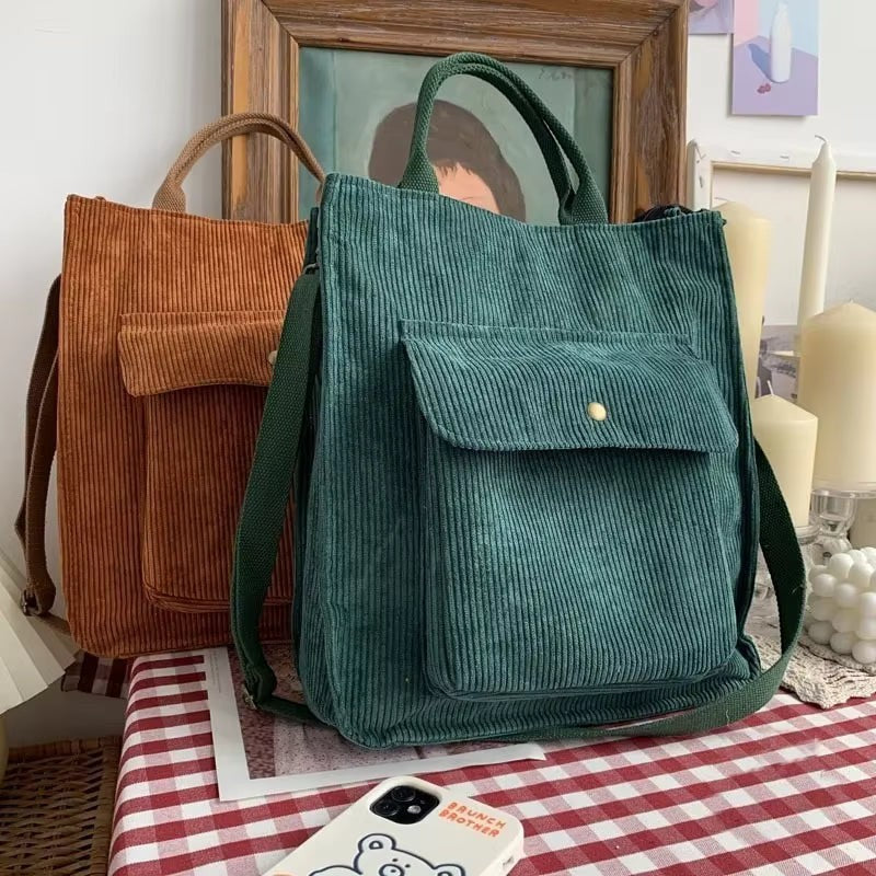 Sac bandoulière velours, vue de face des variantes vert et marron