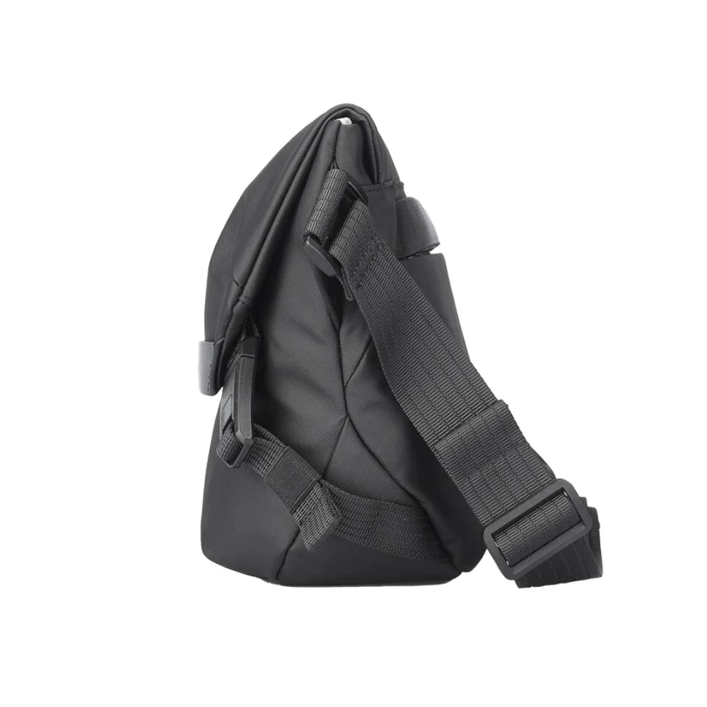 Sac besace bandoulière homme imperméable de côté