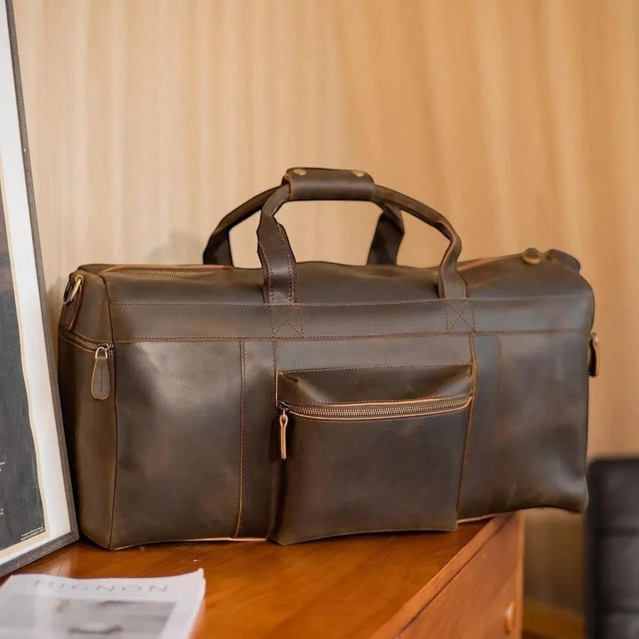Sac de voyage en cuir véritable vintage, photo lifestyle