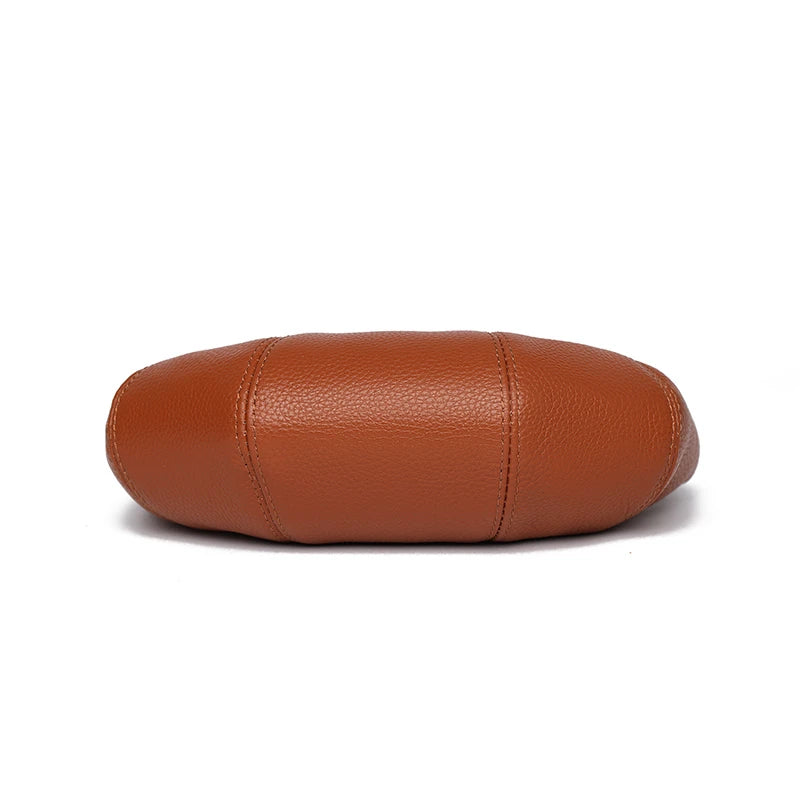 Sac demi lune bandoulière marron dessous