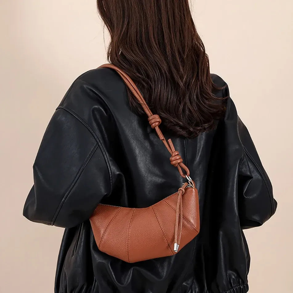 Sac demi lune bandoulière marron femme