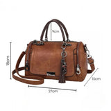 Sac à main en cuir spacieux avec pompon dimensions