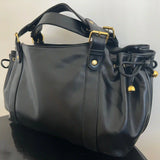 Sac à main vintage noir en simili cuir, vue de profil