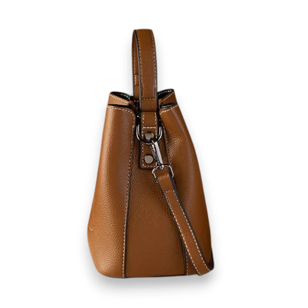 Sac seau cuir marron de côté