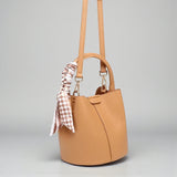 Sac seau en simili cuir souple bandoulière