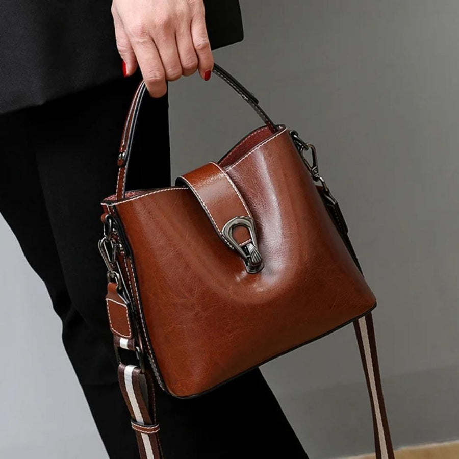 Sac seau femme en cuir ciré marron à la main