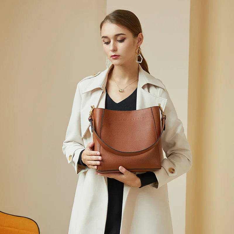 Sac seau femme en cuir de vachette porté main