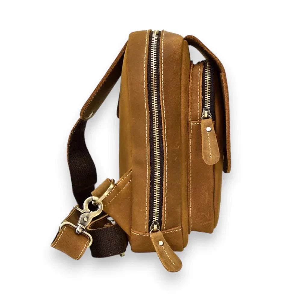 Sacoche à rabat en cuir camel de côté