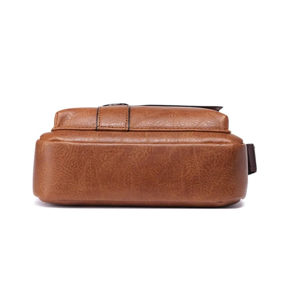 Sacoche bandoulière homme en cuir poche rabat, vue de dessous