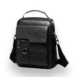 Sacoche bandoulière homme en cuir noir poche rabat de trois quarts