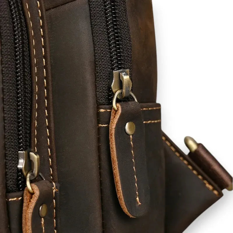 Sacoche en cuir de vache pour homme marron foncé détails fermeture