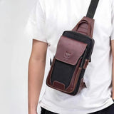 Sacoche homme cuir et tissu marron porté à la poitrine