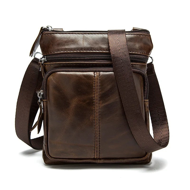 Sacoche homme en cuir véritable de couleur marron, vue de face