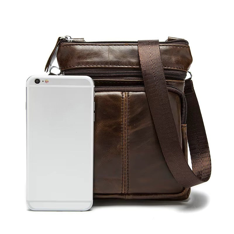 Sacoche homme en cuir véritable de couleur marron, comparaison taille smartphone