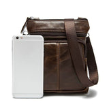 Sacoche homme en cuir véritable de couleur marron, comparaison taille smartphone