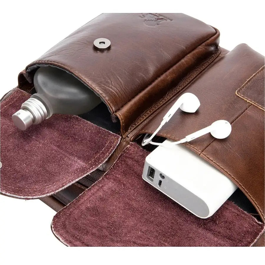 Sac bandoulière Le Sac Bandoulière en cuir marron avec compartiments ouverts pour accessoires et gadgets