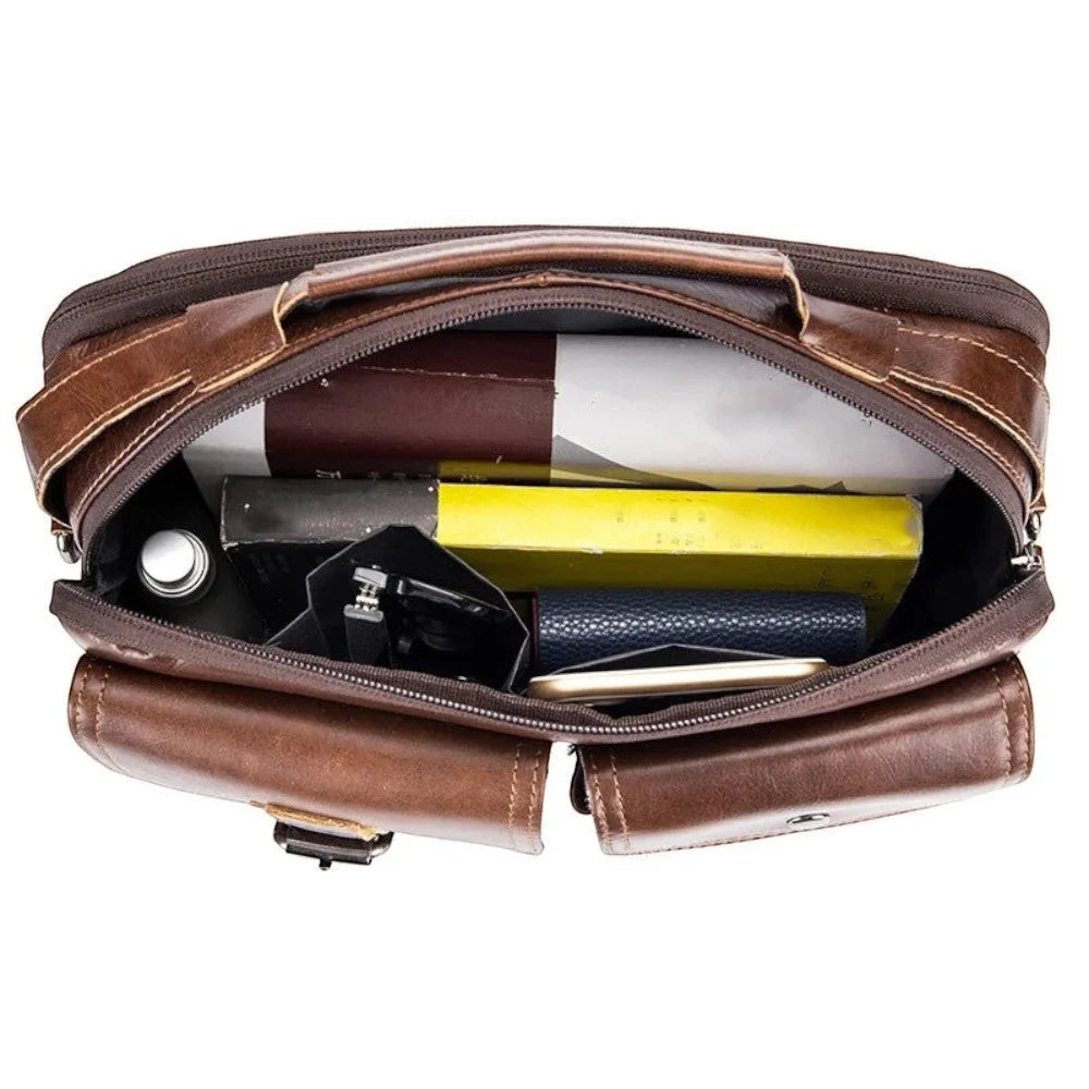 Sacoche homme cuir véritable au style vintage de couleur marron rempli d'affaires