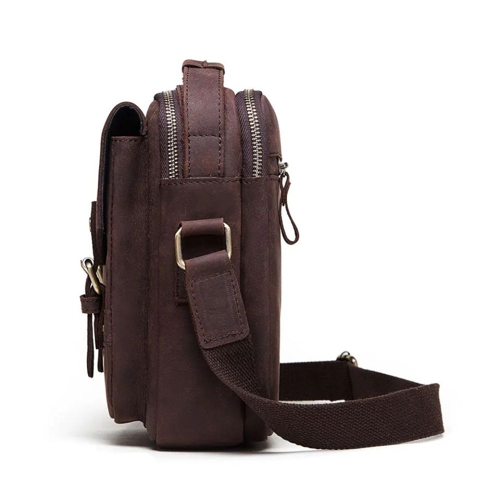sacoche homme en cuir marron de côté