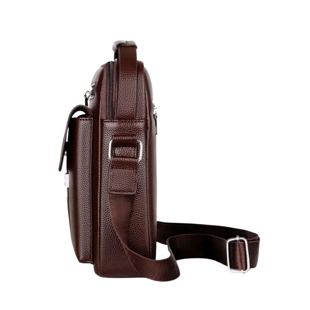 Sacoche homme en simili cuir marron de côté