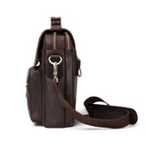 sacoche homme grand format en cuir marron foncé, vue de côté