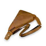 Sacoche homme triangle en cuir camel à plat