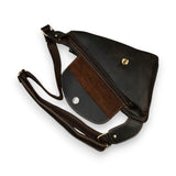 Sacoche homme triangle en cuir marron foncé poche avant