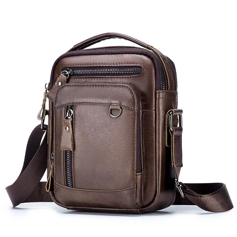 Sacoche pratique en cuir homme marron, vue de trois quarts